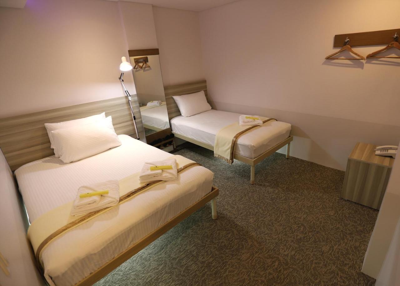 1010 Hotel Muntinlupa City Eksteriør billede