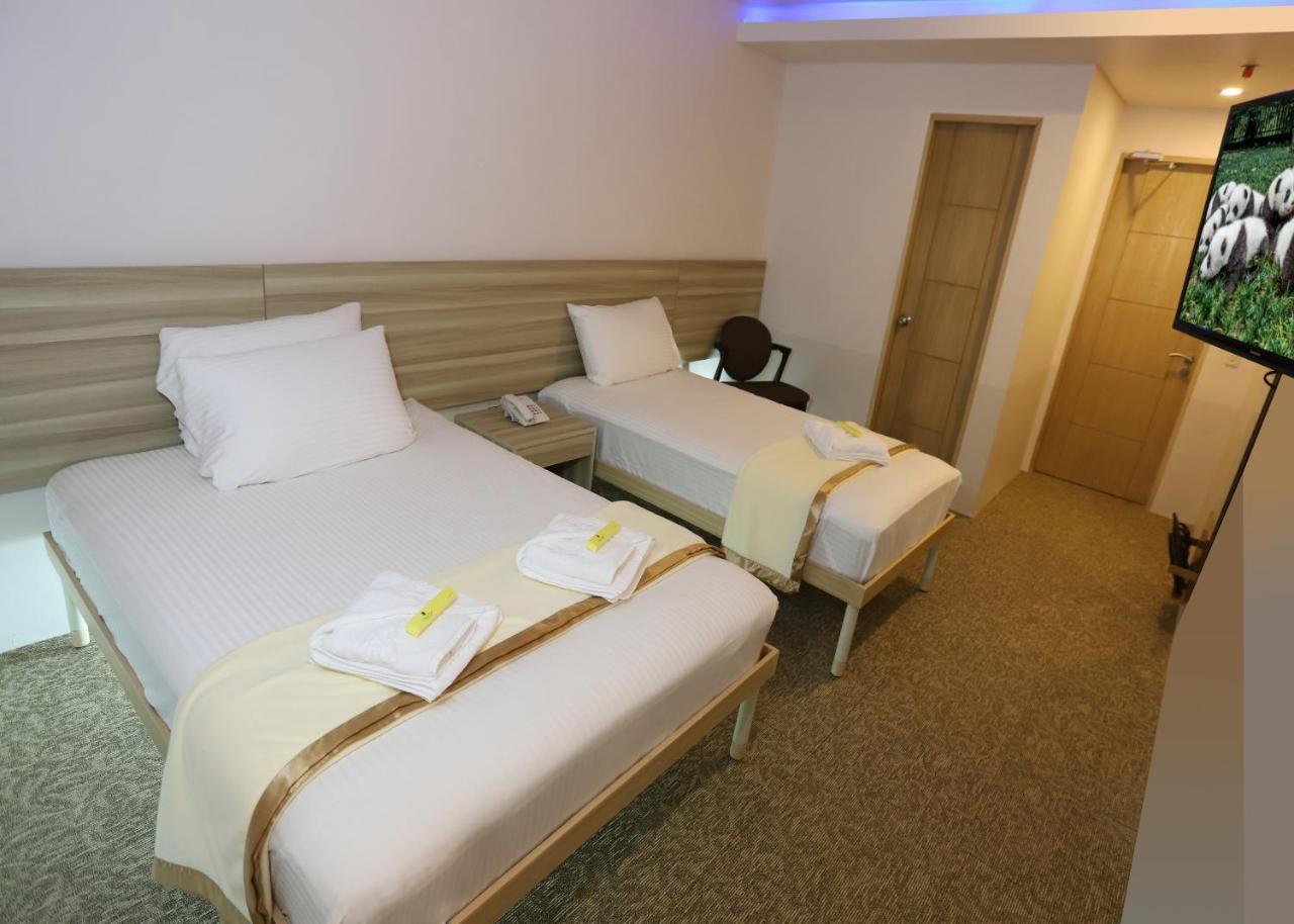 1010 Hotel Muntinlupa City Eksteriør billede