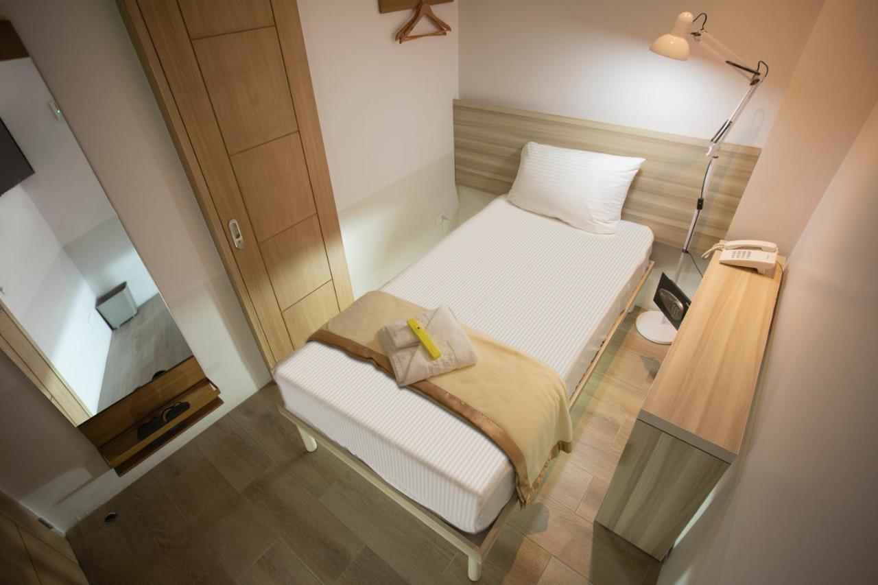 1010 Hotel Muntinlupa City Eksteriør billede